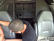 Жёсткий водитель пялит пассажирку с натуральной грудью сзади, после того как она сосёт хуй 6