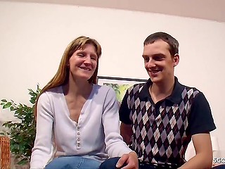 Ради сохранения брака немецкий мужчина готов заняться сексом с женой и незнакомцем 3