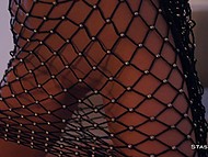 Душевно малышка в чёрном одеянии, которое еле-еле скрывает её прелести, исполняет стриптиз 8