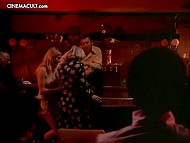 Подборка с сексапильными известными актрисами из художественных фильмов, которые исполняют стриптиз 7