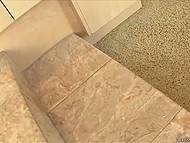 Брюнетка соблазнила чувака своими большими титьками и занялась с ним страстной любовью 11