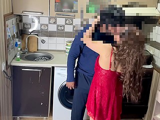 Девушка арабского происхождения понимает, что у неё нет денег и платит мастеру сексом 2