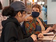 Грудастая барменша отводит бывшего в уборную и понимает, что жаждет заполучить его хуй в анус 4