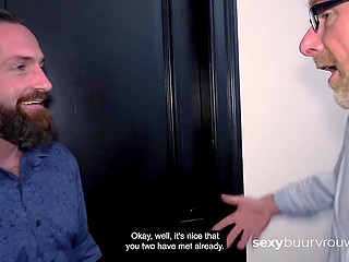 Бородатый голландец принимает участие в тройничке с татуированной милфой и её супругом 3