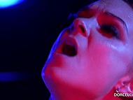 Секретный агент Clara Mia отвлекает красотку Tiffany Leiddi и её кавалера посредством тройничка 11