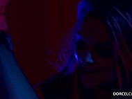 Секретный агент Clara Mia отвлекает красотку Tiffany Leiddi и её кавалера посредством тройничка 5