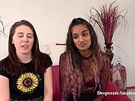 Шлюшка из Индии практикует секс с разными мужиками и экспериментирует лесбиянкой перед любительской камерой 4