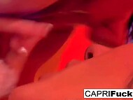 Темноволосая милфа-лесбиянка с большими сиськами развлекается со своей подругой, вылизывая киски друг друга 6