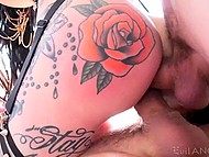 Дама в чулках ушла от мужа и вернулась в дом опекунов, где занялась любовью с отчимом 11