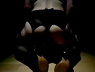 Пацан лизнул пару раз киску малышке и приговорил вторую дырочку промеж ягодиц к долбёжке 4