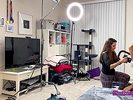 Блондинку бесцеремонно снимают на скрытую камеру, пока она занимается сексом с молодым человеком 5