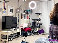 Блондинку бесцеремонно снимают на скрытую камеру, пока она занимается сексом с молодым человеком 6