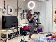 Блондинку бесцеремонно снимают на скрытую камеру, пока она занимается сексом с молодым человеком 8