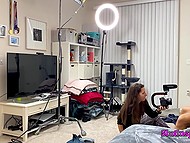 Блондинку бесцеремонно снимают на скрытую камеру, пока она занимается сексом с молодым человеком 9