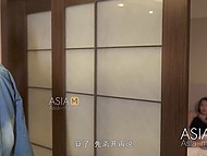 Asian waits for her boyfriend but robber breaks in so she puts condom on the cock gives him a blowjob 4