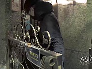 Asian waits for her boyfriend but robber breaks in so she puts condom on the cock gives him a blowjob 5