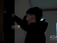 Asian waits for her boyfriend but robber breaks in so she puts condom on the cock gives him a blowjob 6