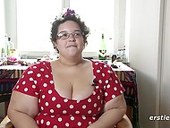 Girl doesn't pay attention to negative reviews about being overweight but masturbates out of spite on camera 8