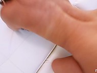 Жаркая потаскушка с идеальными формами принимает член в разных позах 6