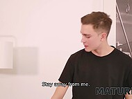 Mature woman with big ass and natural boobs made young guy to fuck her trimmed pussy after handjob 5