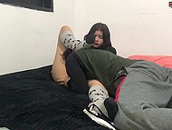 Horny guy woke up his young girlfriend with cunnilingus and fucked her in front of an amateur camera 4