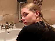 Быстрый трах в спортзале. Очень рискованный публичный секс с Californiababe 9