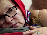 67-летняя бабушка получает увечья