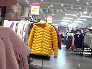 Pervy lovers caught in lewd threesome act at busy shopping hub 6