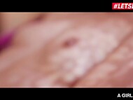 Аня Крей ощущает мягкие вибрации секс-игрушки как часть своих лесбийских ощущений 7