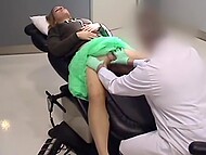 This is what your girlfriend does during her doctor's visit 4