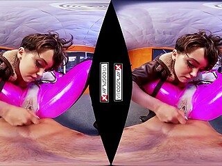 Zoe Doll e Alexa Tomas em uma cena pornô de cosplay em VR como Tracer e Widowmaker de Overwatch em um trio emocionante