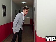 Распутная невеста София Ли соблазняет неизвестного мужчину в общественном туалете 11