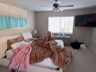 Sweet pussy of my stepsister Hannah Louu is the best appetizer for me before the family dinner 5