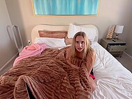 Sweet pussy of my stepsister Hannah Louu is the best appetizer for me before the family dinner 6