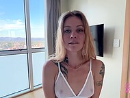 A hot massage from the tart in sexy lingerie and kissing results in unexpected facials 6