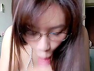 Perverted Chinese sex teacher Monmontw guides you in pleasure techniques for women 7