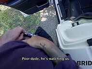 Извращенец садится в лимузин и дрочит, наблюдая, как трахаются молодожены 6