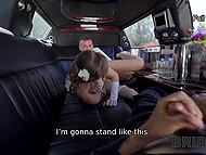 Извращенец садится в лимузин и дрочит, наблюдая, как трахаются молодожены 8