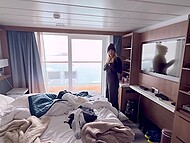 On a cruise, Hannah Louu lets a married guy cheated on GF with her 5