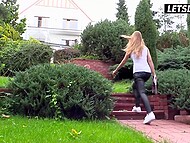 Стройная блондинка Алексис Кристал достигает невероятного блаженства, лаская и доводя себя до экстаза 5