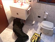 Man set a hidden camera to see his girlfriend flashing her vagina to the random worker 4