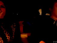 Man failed to make blonde reach orgasm so brunette friend had to seize the initiative 4